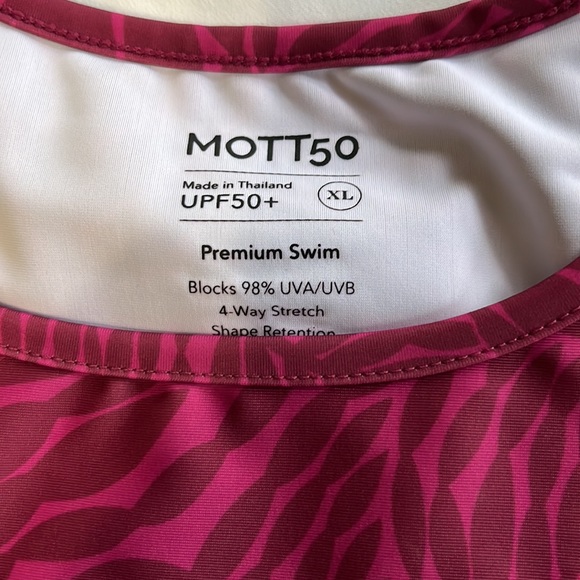 Mott50 Coco Crew Neck Rashguard in Magenta Ocean Print L and XL - Picture 9 of 11